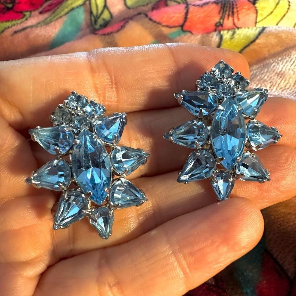 Cut Crystal Floral Drop Earrings - Blue so beautiful!